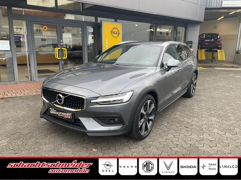 Osmium graumetallic Gebraucht 2021 Volvo V60 CC Pro Kombi | 36.990 € (Teuer) - Bild 1/4