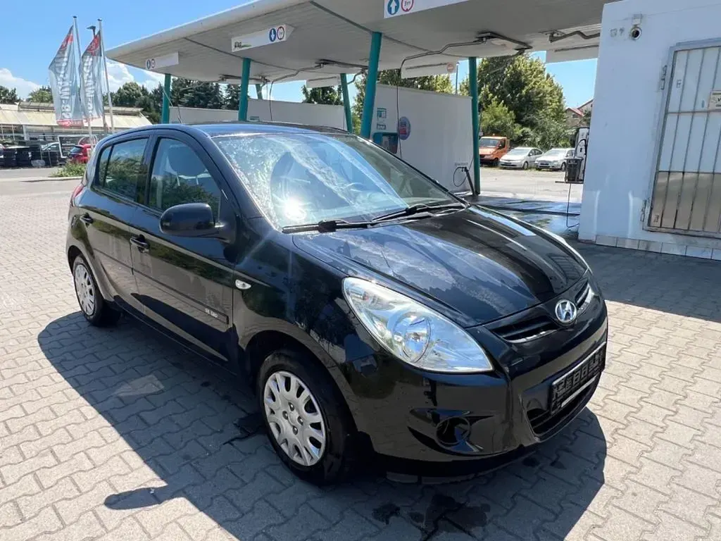 Gebraucht Hyundai i20 Edition 77 PS (56 kW) 2010 Schwarz Kleinwagen