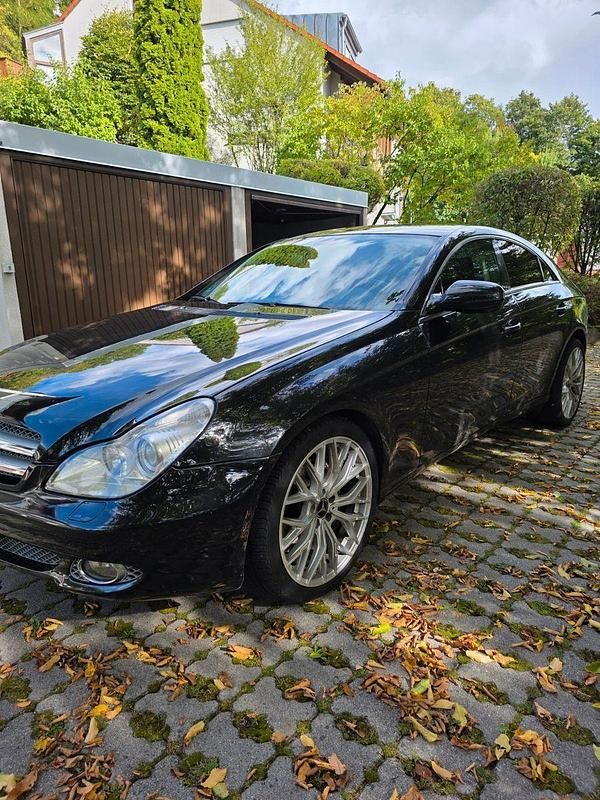 Schwarz Gebraucht 2010 Mercedes CLS350 Coupé | 14.900 € - Bild 1/4
