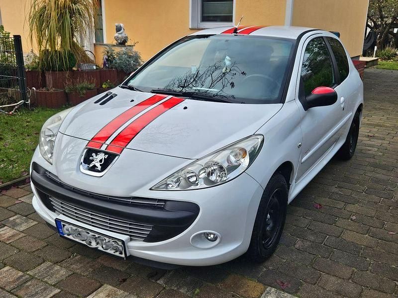Weiß Gebraucht 2012 Peugeot 206+ Kleinwagen | 4.500 € (Teuer) - Bild 1/4