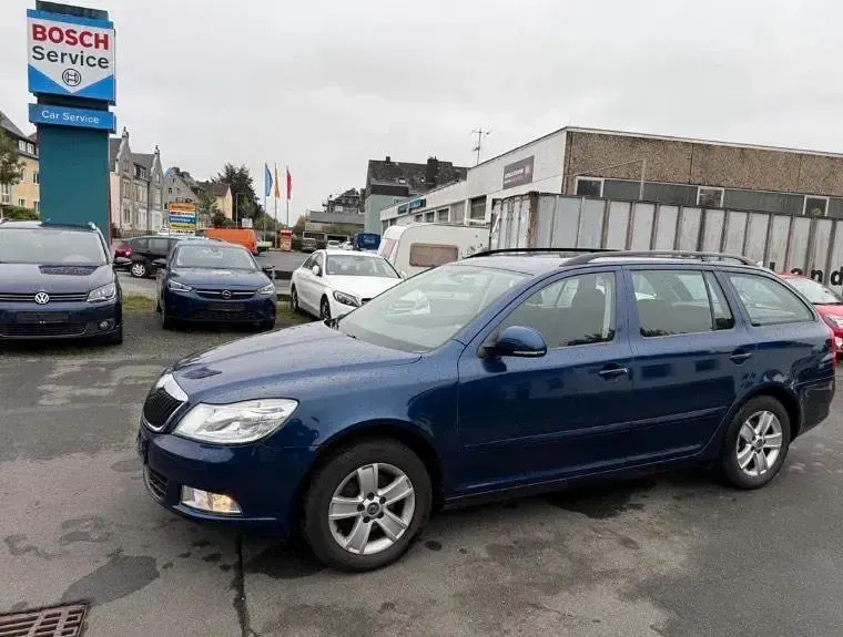 Gebraucht Skoda Octavia 105 PS (77 kW) 2010 Blau Kombi