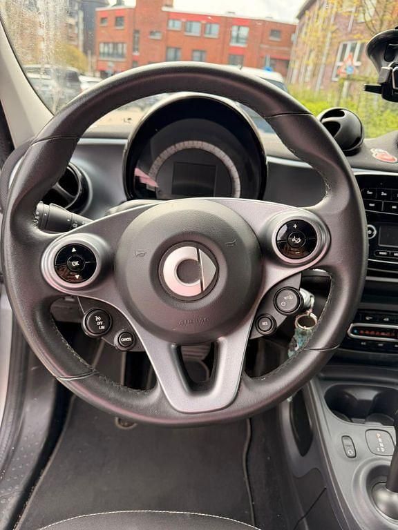 Second-hand Smart ForFour 116 CP (85 kW) 2019 Negru Hatchback
