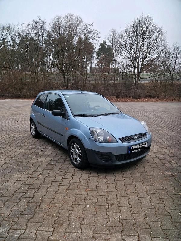 Blau Gebraucht 2006 Ford Fiesta Kleinwagen | 1.000 € (Guter Preis) - Bild 1/4