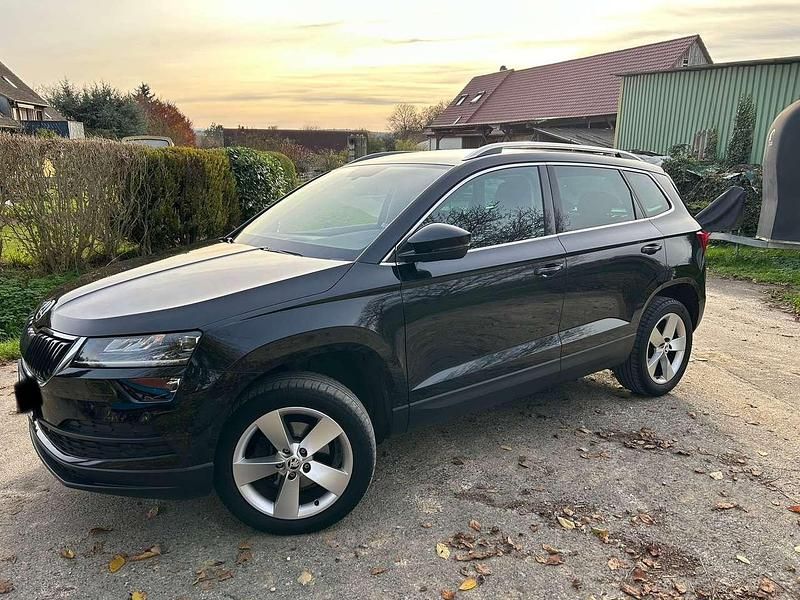Schwarz Gebraucht 2021 Skoda Karoq Style SUV | 21.200 € (Guter Preis) - Bild 1/4
