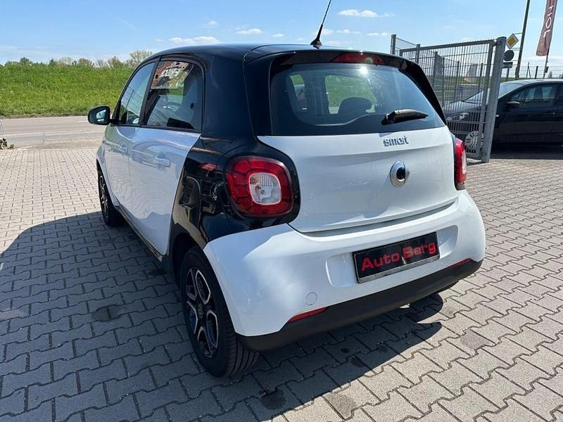 Second-hand Smart ForFour Basis 90 CP (66 kW) 2015 Negru Hatchback