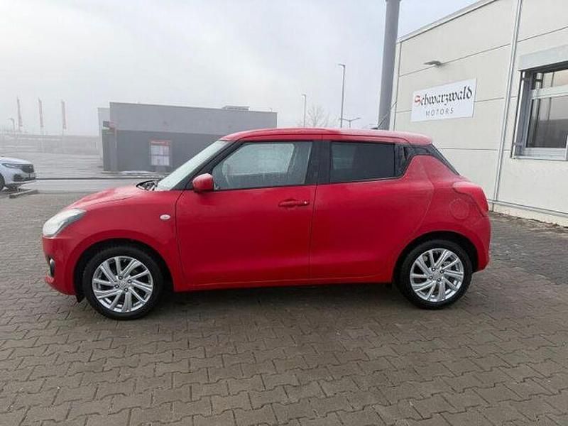 Gebraucht Suzuki Swift 90 PS (66 kW) 2023 Rot Limousine