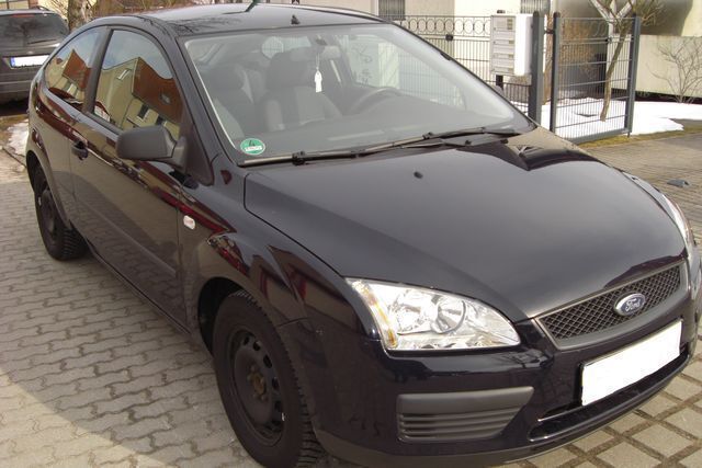 Blau Gebraucht 2005 Ford Focus Limousine | 2.900 € - Bild 1/4
