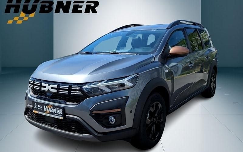 Grau Gebraucht 2024 Dacia Jogger Extreme Van / Kleinbus | 24.980 € (Fairer Preis) - Bild 1/4