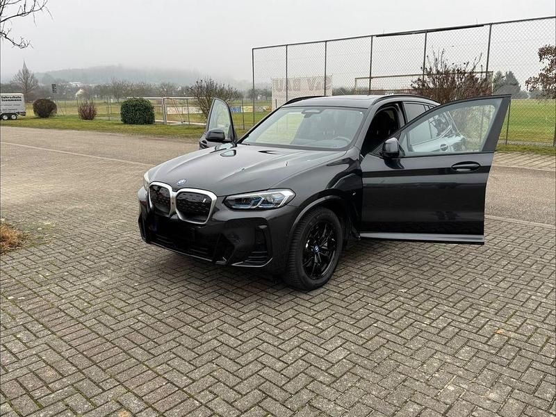 Grau Gebraucht 2023 BMW iX3 Impressive SUV | 43.500 € (Guter Preis) - Bild 1/4