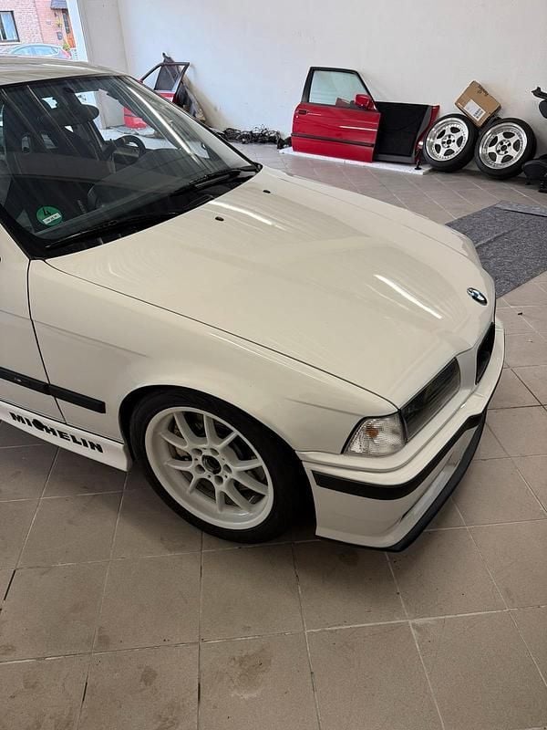 Gebraucht BMW 320 170 PS (125 kW) 1994 Weiß Limousine