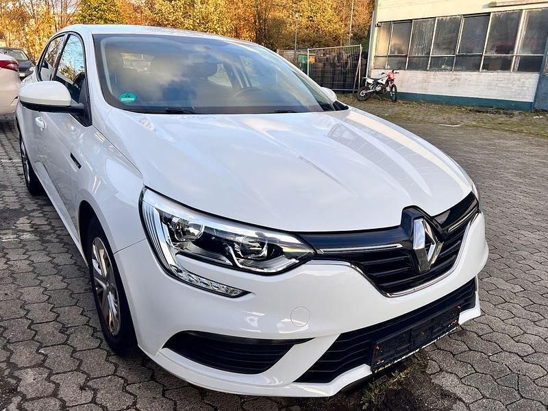 Weiß Gebraucht 2019 Renault Mégane IV Life Limousine | 11.950 € (Guter Preis) - Bild 1/4