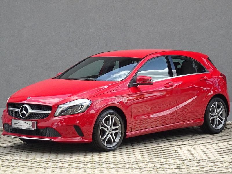 Rot Gebraucht 2017 Mercedes A200 Urban Limousine | 17.690 € (Fairer Preis) - Bild 1/3