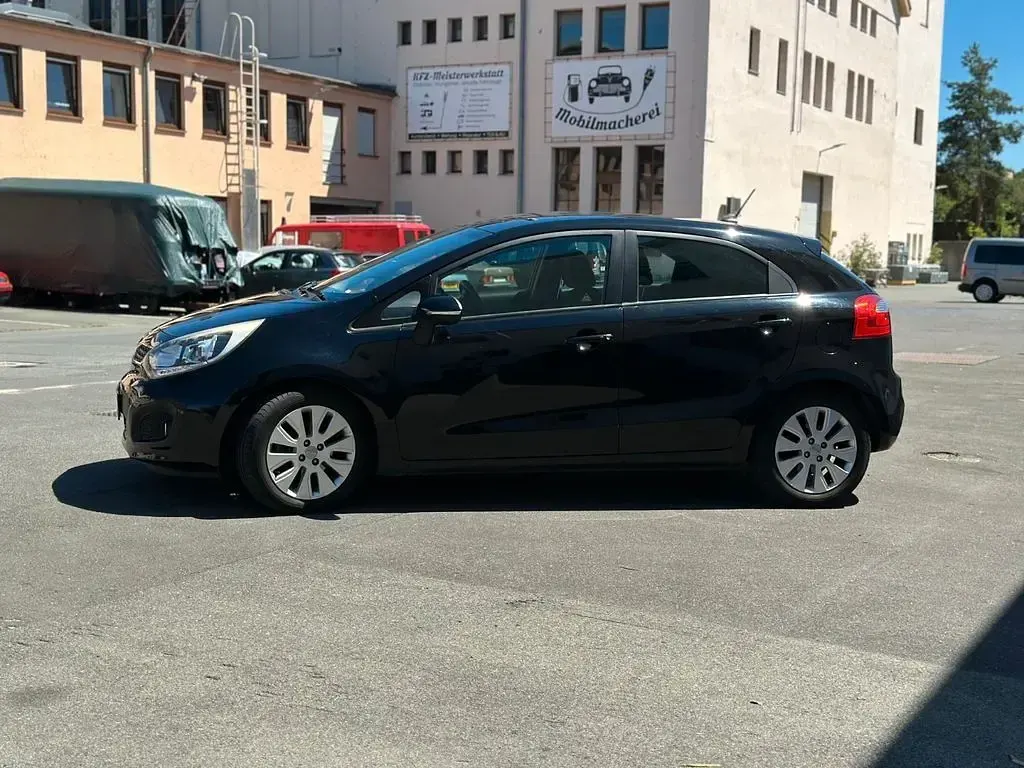Gebraucht Kia Rio Spirit 109 PS (80 kW) 2011 Schwarz Limousine