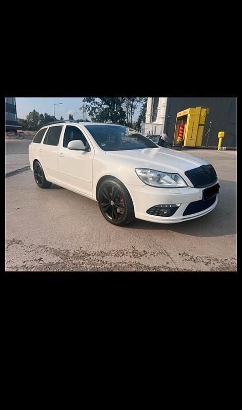 Weiß Gebraucht 2013 Skoda Octavia RS Kombi | 7.499 € (Superpreis) - Bild 1/4