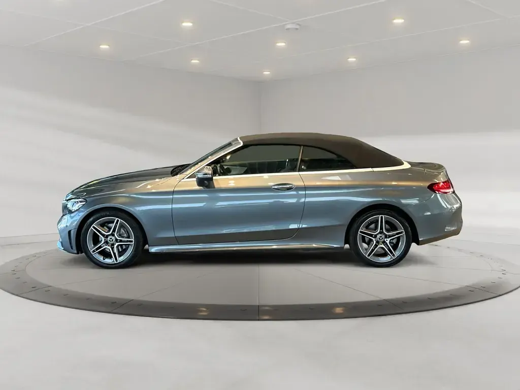 Gebraucht Mercedes C180 AMG 156 PS (114 kW) 2023 Metalliclack selenitgrau Cabrio