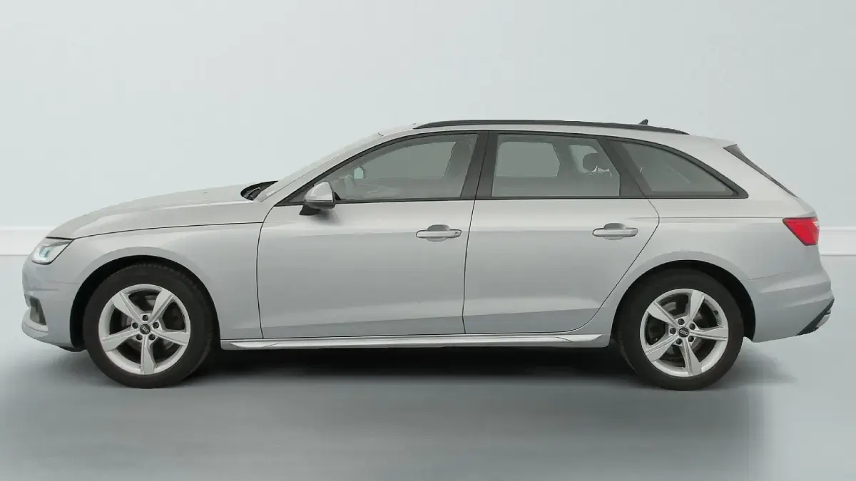 Gebraucht Audi A4 Design 163 PS (119 kW) 2022 Grau (argent fleuret) Kombi