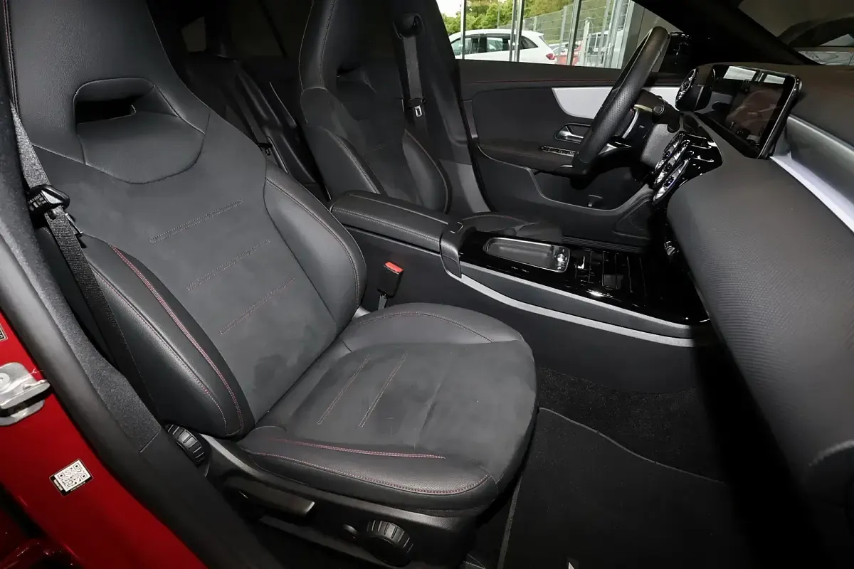 Gebraucht Mercedes CLA200 AMG 150 PS (110 kW) 2025 Manufaktur lack manufaktur ... Kombi