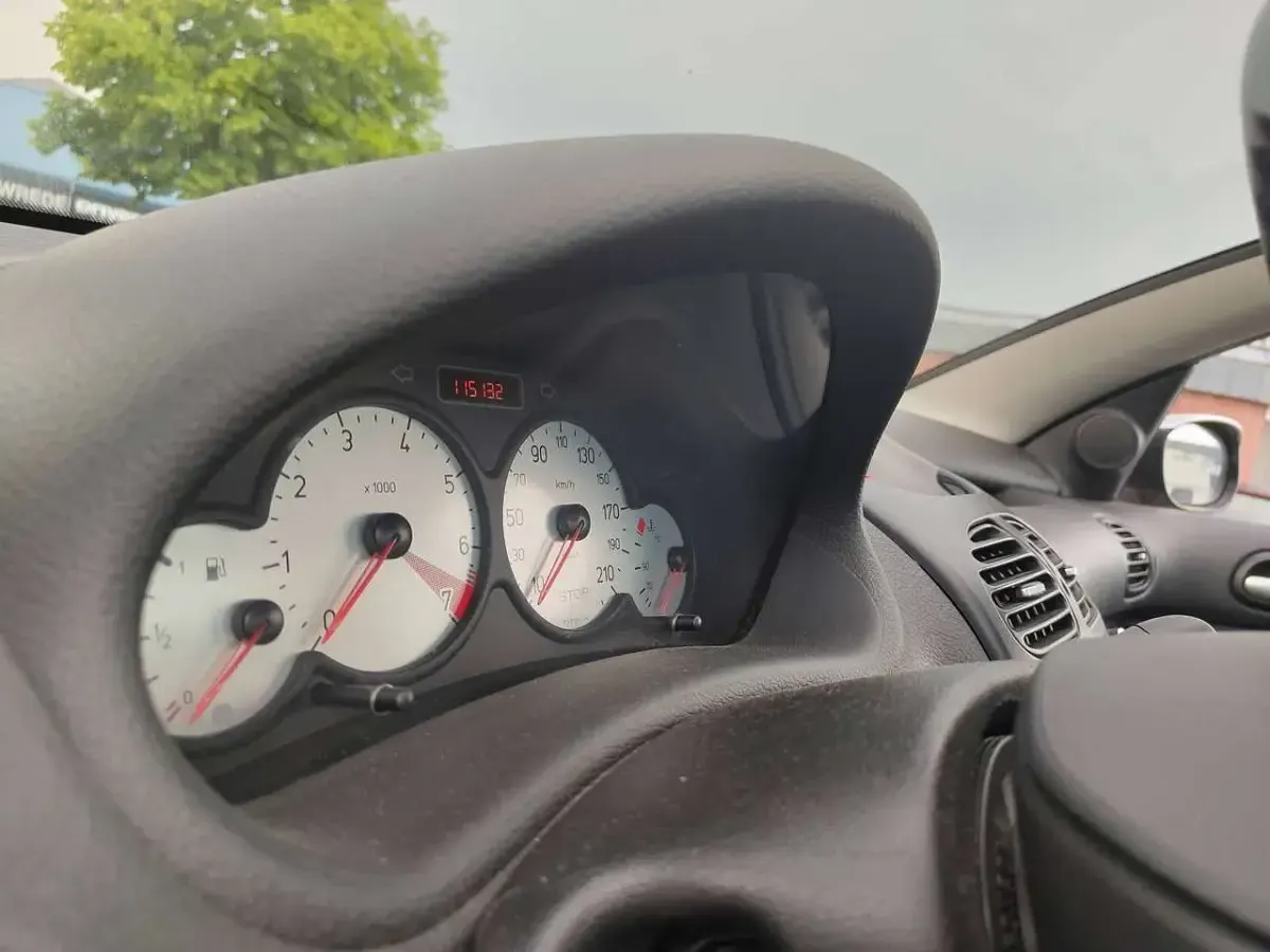 Gebraucht Peugeot 206 CC Quiksilver 109 PS (80 kW) 2005 Silber Cabrio