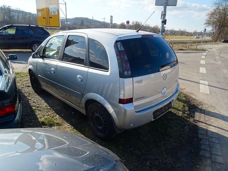 Gebraucht Opel Meriva Innovation 90 PS (66 kW) 2010 Silber Van / Kleinbus