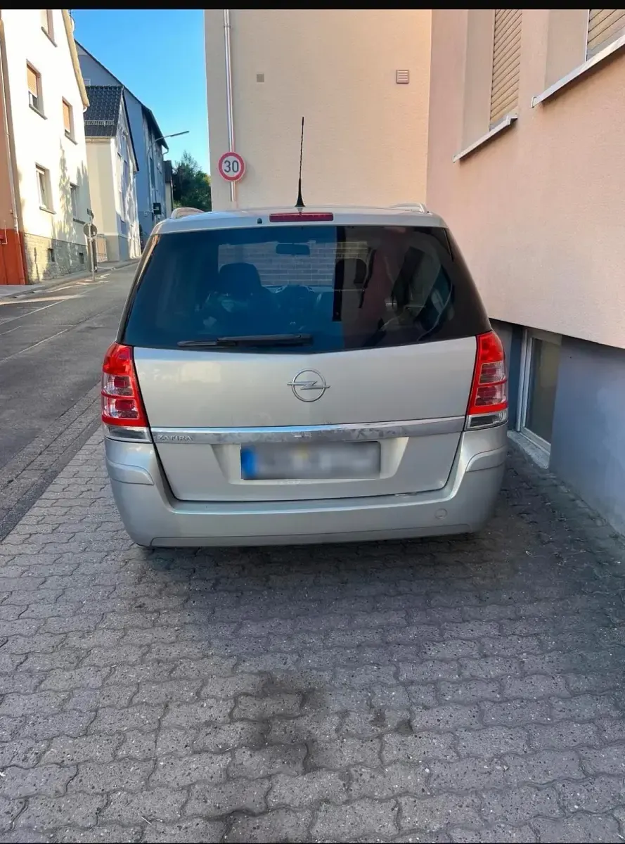 Gebraucht Opel Zafira 140 PS (102 kW) 2009 Gold Van / Kleinbus