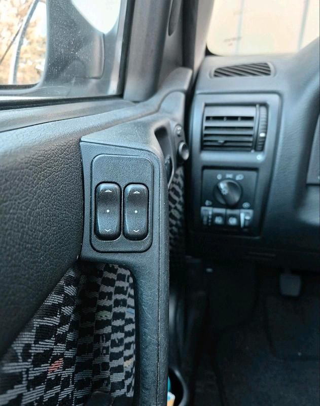 Gebraucht Opel Astra 75 PS (55 kW) 2001 Silber Limousine