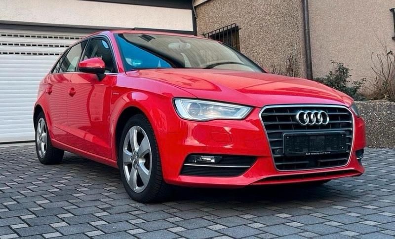 Gebraucht Audi A3 Ambiente 110 PS (80 kW) 2014 Rot Limousine