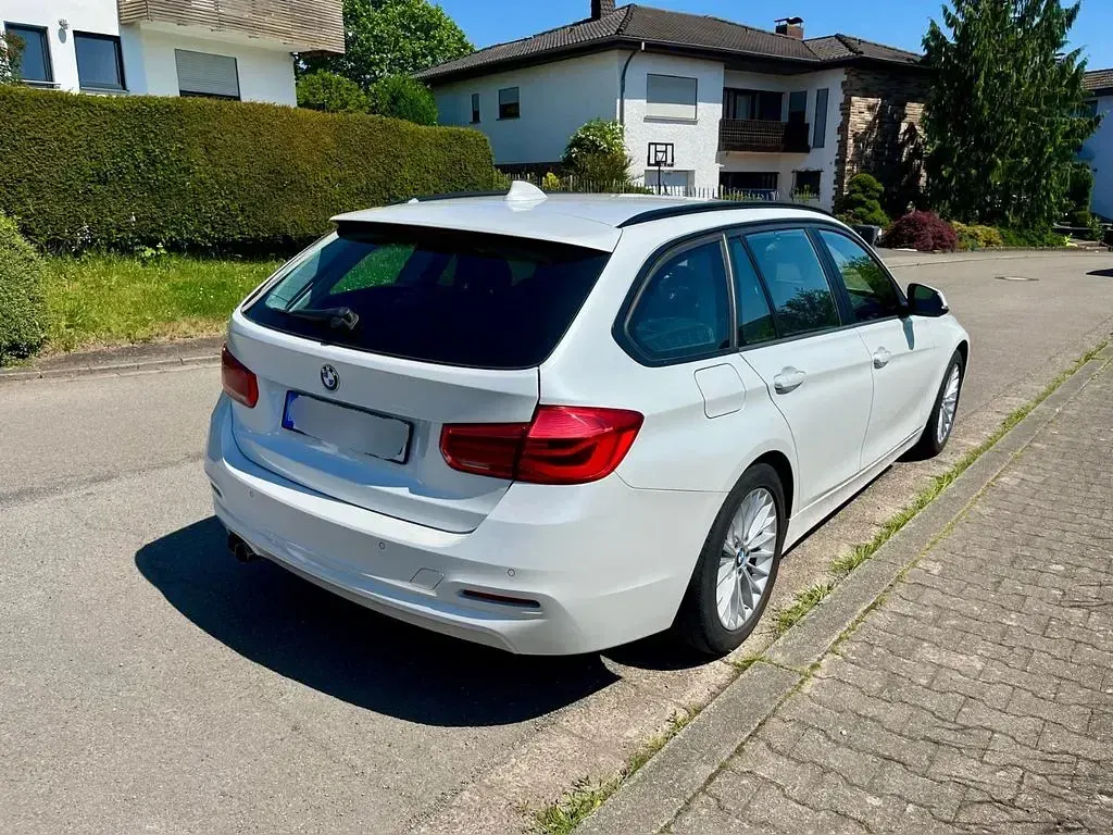 Gebraucht BMW 320 Advantage 184 PS (135 kW) 2018 Weiß Kombi