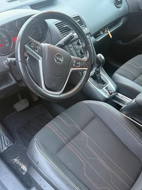 Gebraucht Opel Meriva 120 PS (88 kW) 2012 Schwarz Van / Kleinbus