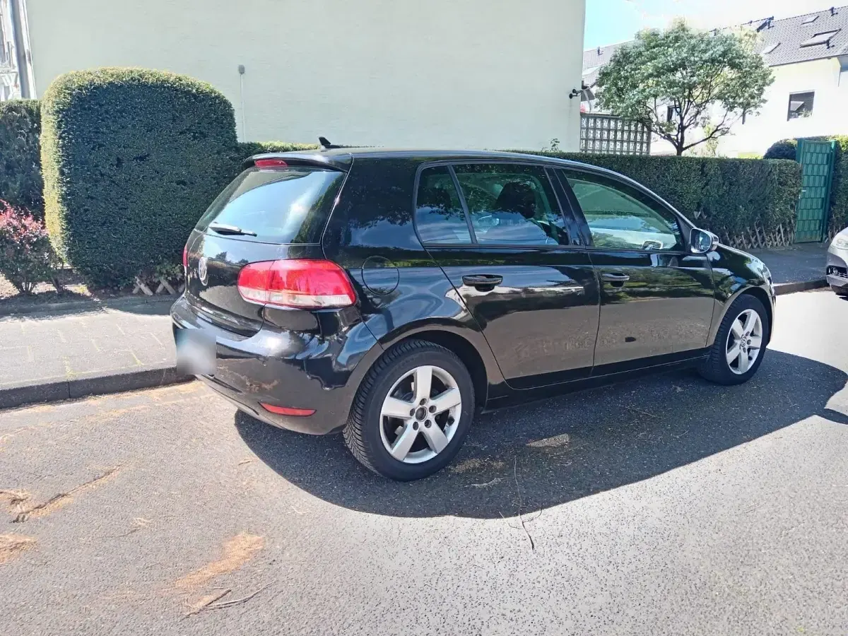 Second-hand VW Golf VI 105 CP (77 kW) 2010 Negru Hatchback