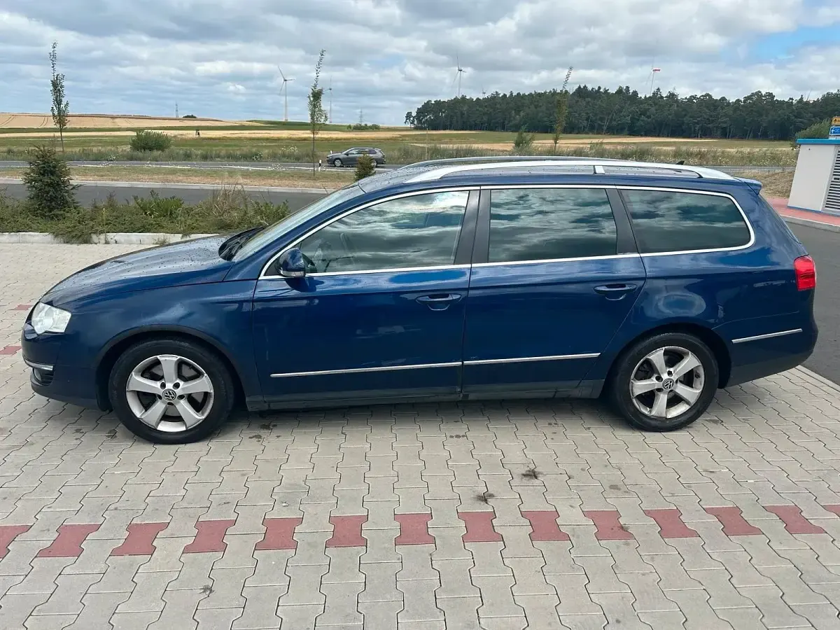 Gebraucht VW Passat 140 PS (102 kW) 2009 Blau Kombi