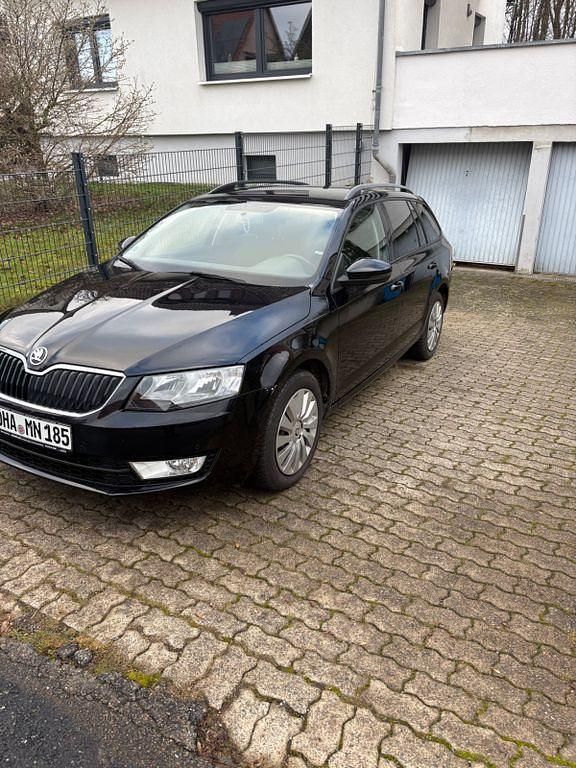 Schwarz Gebraucht 2016 Skoda Octavia Kombi | 7.900 € (Superpreis) - Bild 1/4