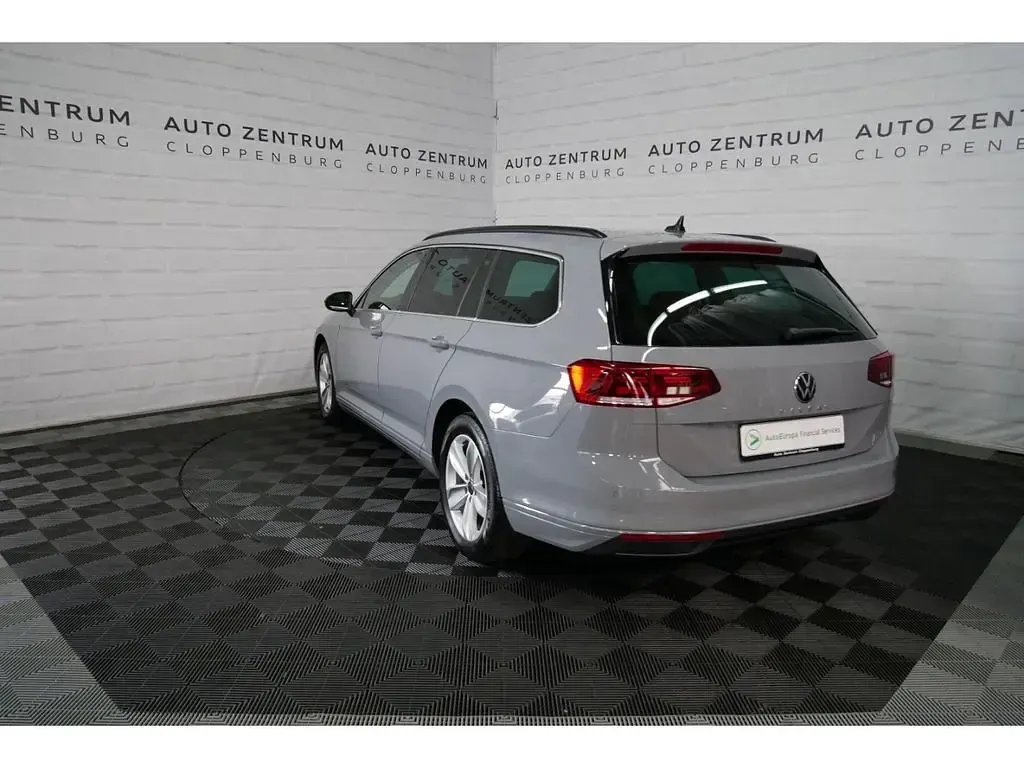 Gebraucht VW Passat Business 200 PS (147 kW) 2023 Grau Kombi