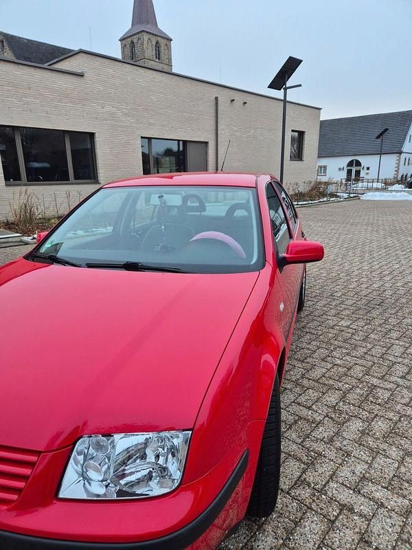 Second-hand VW Bora Basis 75 CP (55 kW) 2002 Roșu Berlinǎ