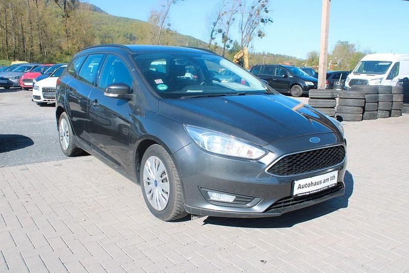 Gebraucht Ford Focus Trend 125 PS (91 kW) 2016 Grau Limousine