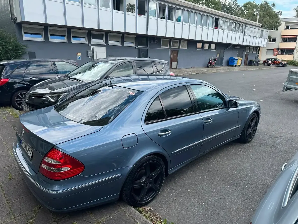 Gebraucht Mercedes E320 Avantgarde 225 PS (165 kW) 2003 Blau Limousine