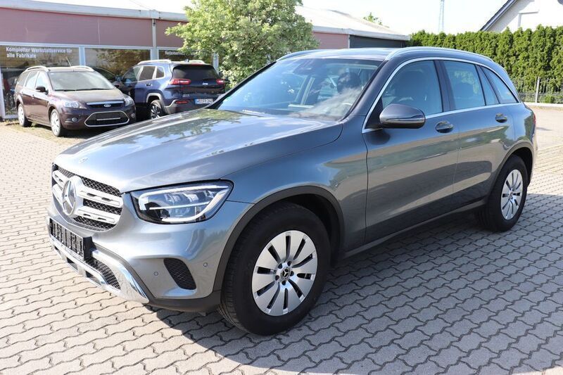 Grau Gebraucht 2022 Mercedes GLC200 Business SUV | 36.490 € (Fairer Preis) - Bild 1/4