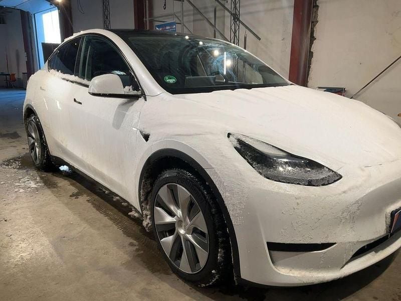Weiß Gebraucht 2023 Tesla Model Y RWD SUV | 29.990 € (Superpreis) - Bild 1/4