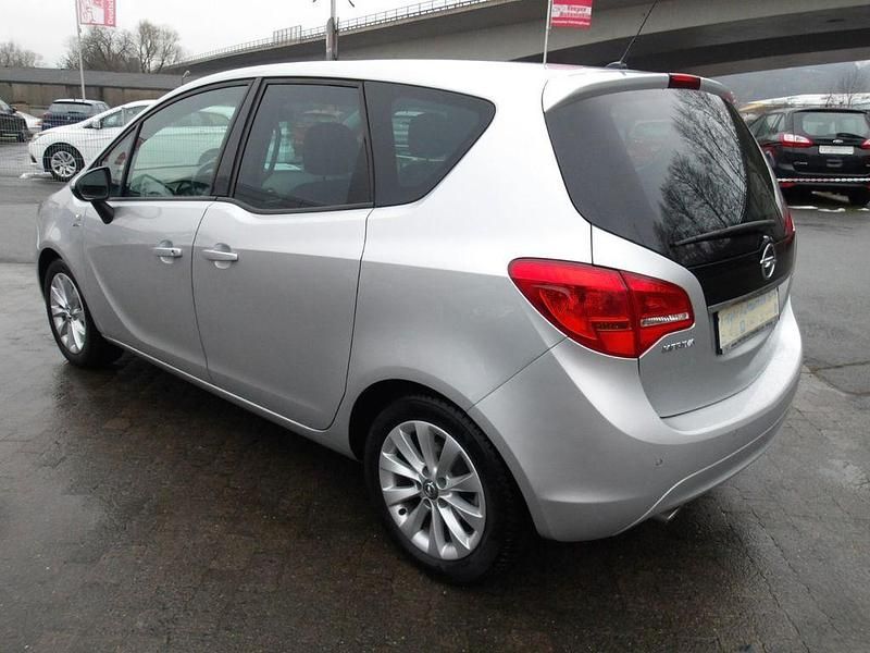 Second-hand Opel Meriva Active 140 CP (102 kW) 2017 Argintiu Monovolum