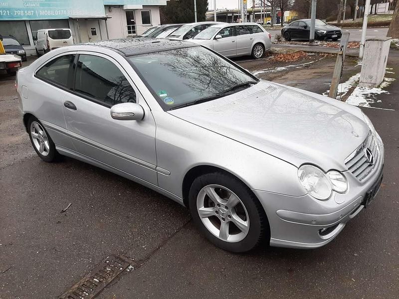 Gebraucht Mercedes C180 143 PS (105 kW) 2007 Silber Coupé