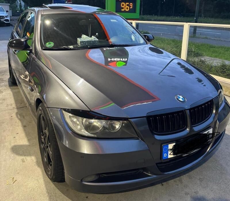 Grau Gebraucht 2007 BMW 318 Limousine | 5.900 € (Fairer Preis) - Bild 1/4