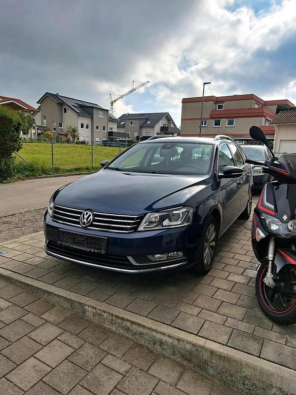 Blau Gebraucht 2014 VW Passat Kombi | 6.550 € (Superpreis) - Bild 1/4