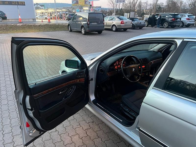 Gebraucht BMW 523 170 PS (125 kW) 1999 Silber Limousine