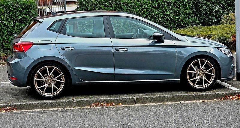 Grau Gebraucht 2018 Seat Ibiza FR Kleinwagen | 11.000 € (Superpreis) - Bild 1/4