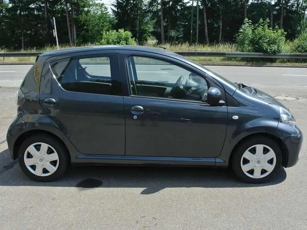 Gebraucht Toyota Aygo Cool 68 PS (50 kW) 2011 Anthracite grey Kleinwagen