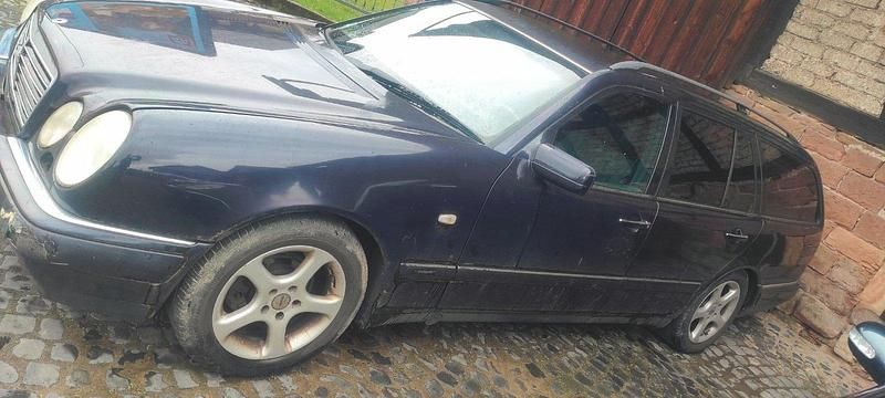 Gebraucht Mercedes E200 136 PS (100 kW) 1997 Blau Kombi