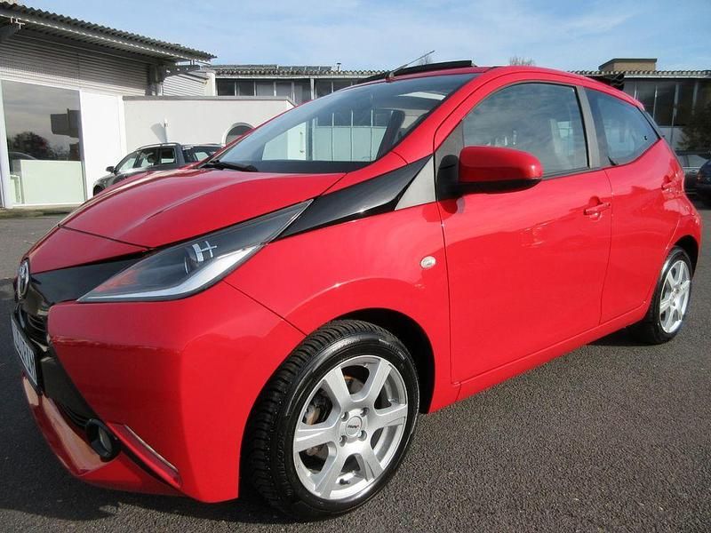 Rot Gebraucht 2014 Toyota Aygo X-wave Kleinwagen | 7.495 € (Fairer Preis) - Bild 1/4
