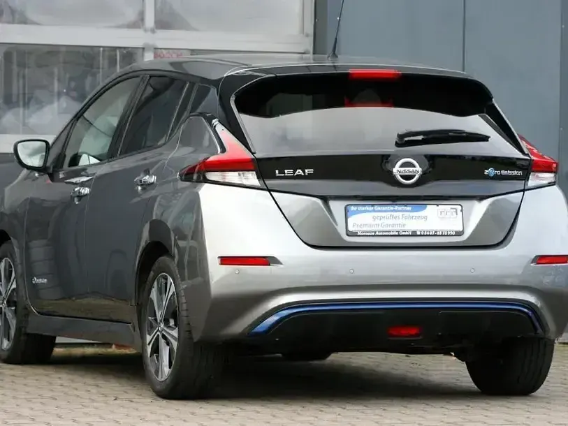 Gebraucht Nissan Leaf N-Connecta 110 kW (150 PS) 2020 Grau Kleinwagen