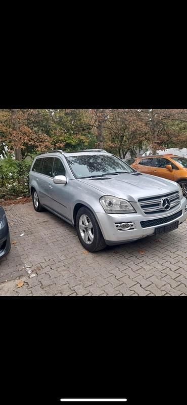 Silber Gebraucht 2008 Mercedes GL320 SUV | 7.599 € - Bild 1/4