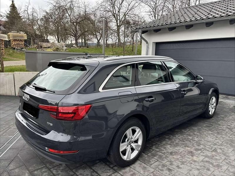 Gebraucht Audi A4 Basis 150 PS (110 kW) 2017 Grau Kombi