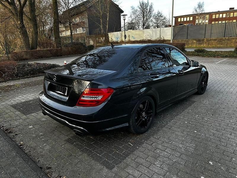 Gebraucht Mercedes C350 Avantgarde 265 PS (194 kW) 2013 Schwarz Limousine